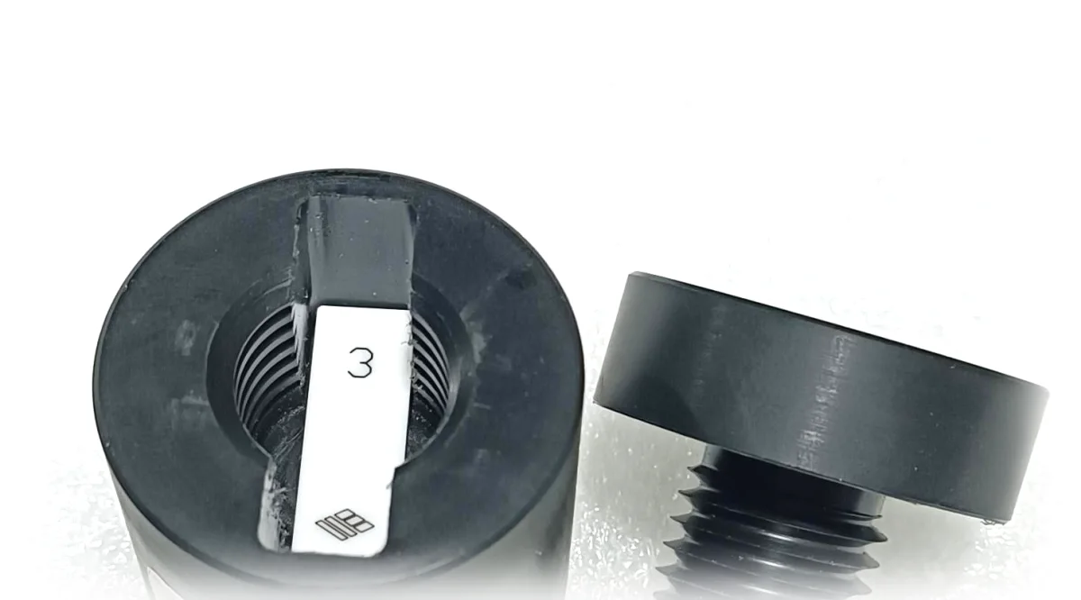 Calibration thickness shim inserted in the calibration base