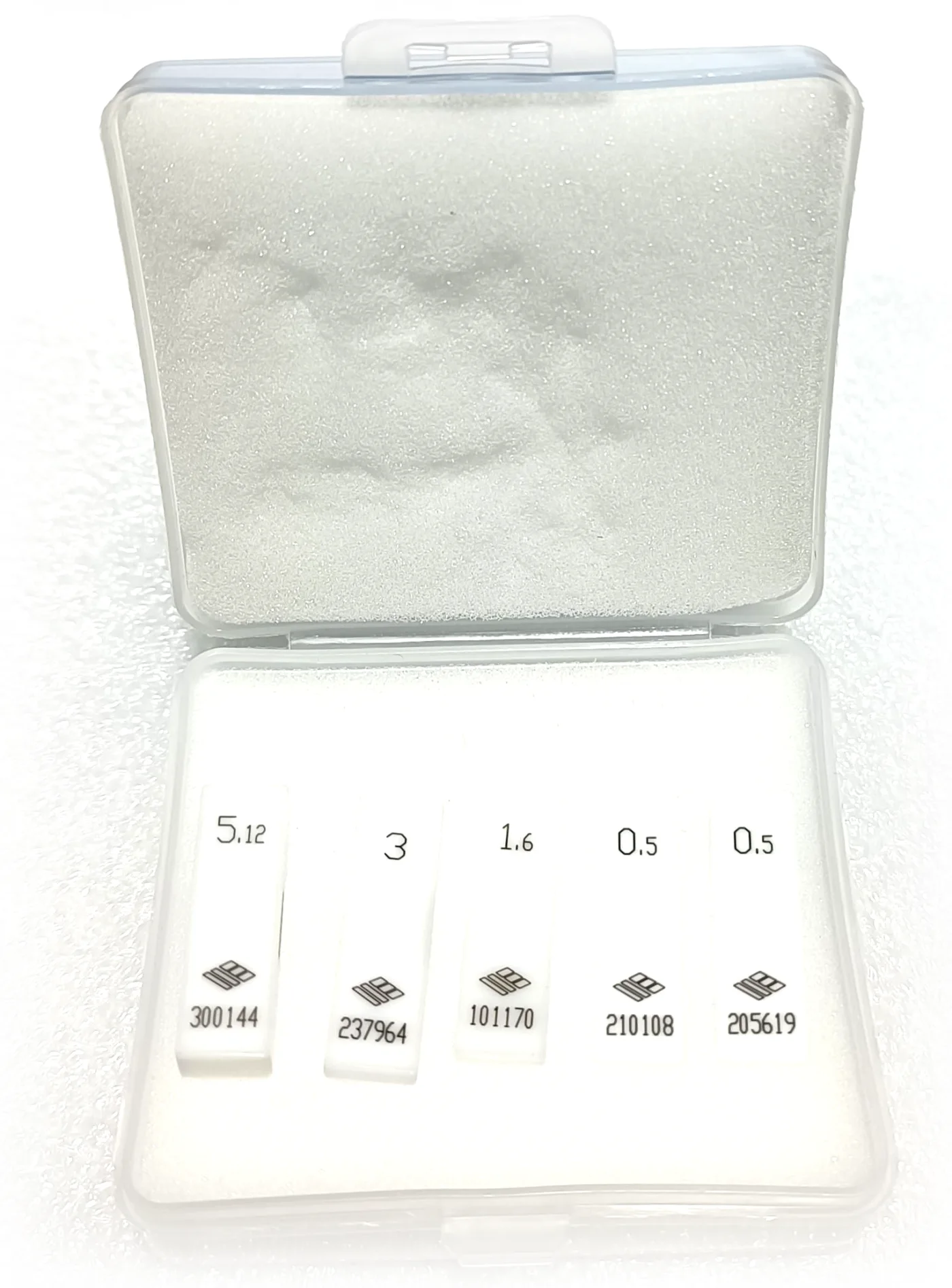 Calibration thickness shims of the KHT MTG-100 in their case